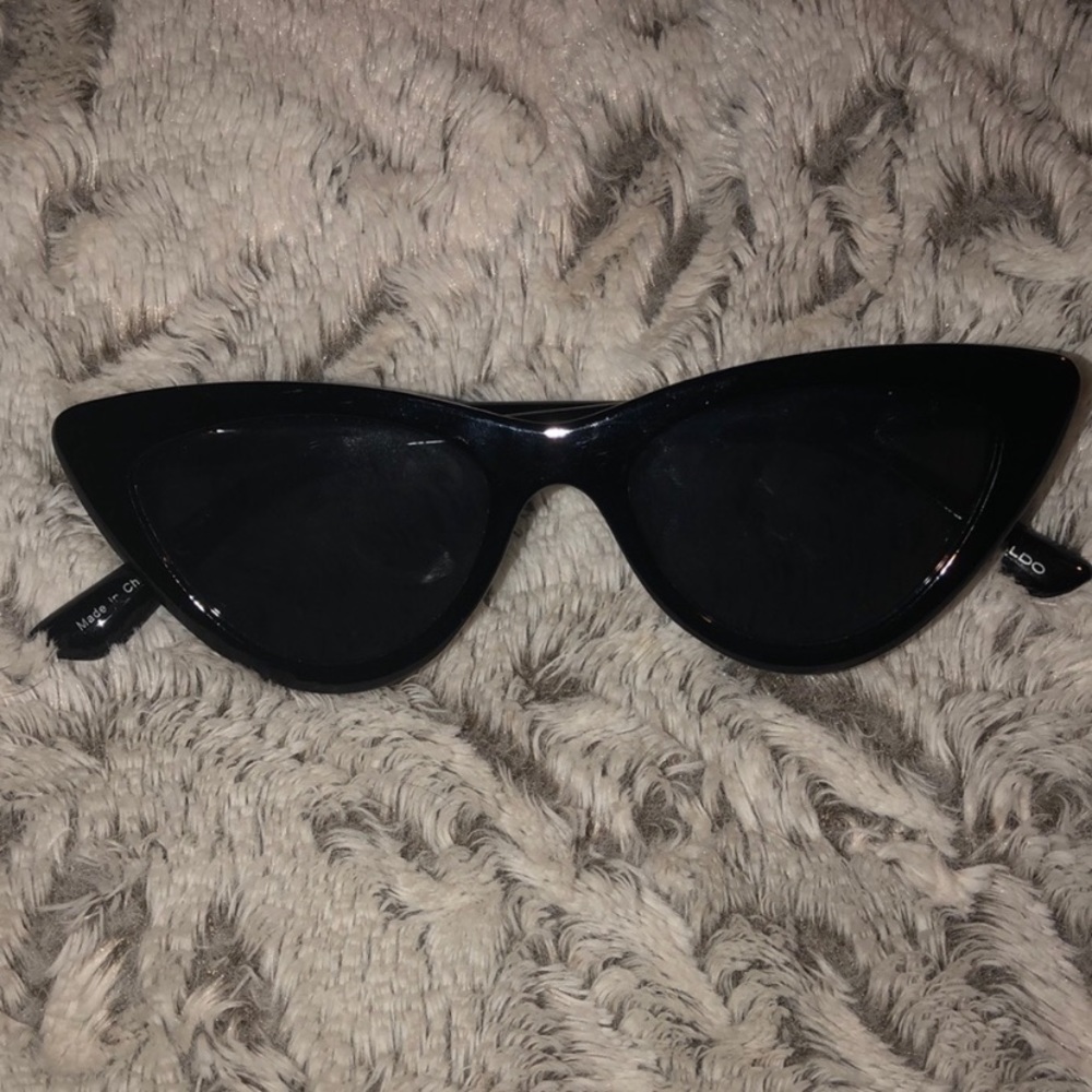 Trendy Cat Eye Stylish Sunglasses - Picture 6 of 7
